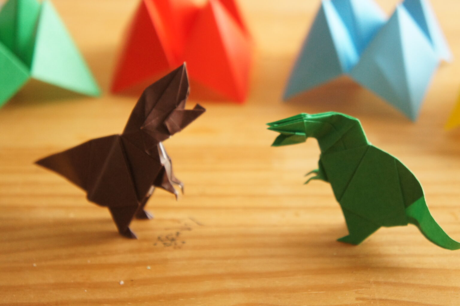 Mit Origami Lab 簡単そうで難しい、一枚の紙から作る恐竜折り紙ミニレックス - コーキの折り紙工房 / KoKi Origami Lab
